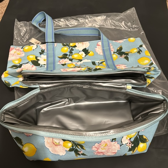 Victoria’s Secret Floral and Lemon Patterned Two Compartment Tote Bag NWT - Picture 4 of 7